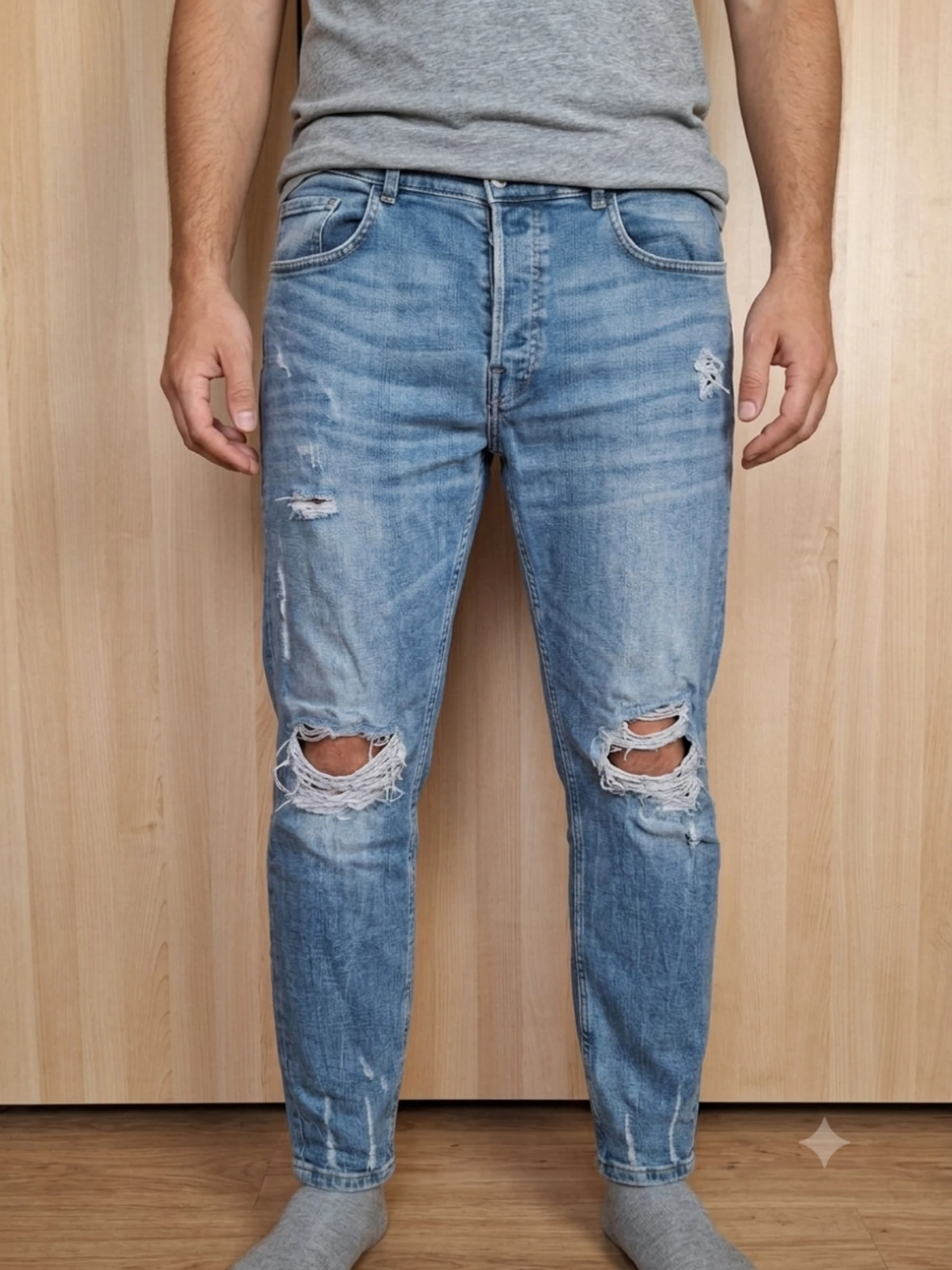 Jean Zara homem azul claro desbotado efeito furado tamanho 46 XL – photo 2